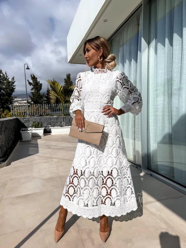 Elaina | Stilfuld Midi Kjole med Blonde Detaljer