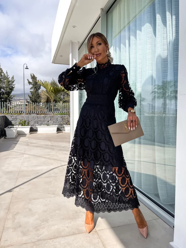 Elaina | Stilfuld Midi Kjole med Blonde Detaljer