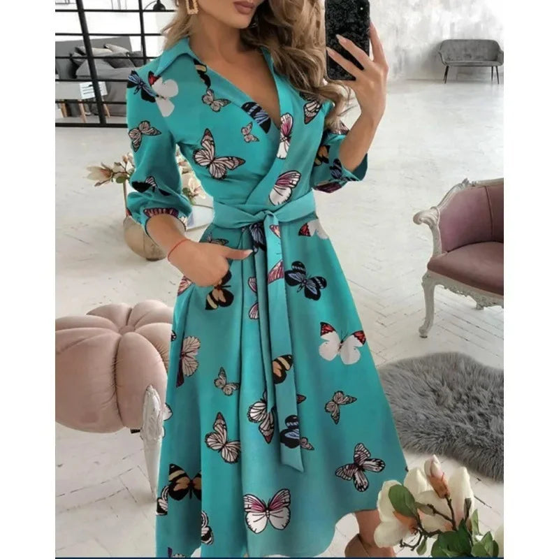 Milena | Stilfuld Sommerfugleprint Omslagskjole