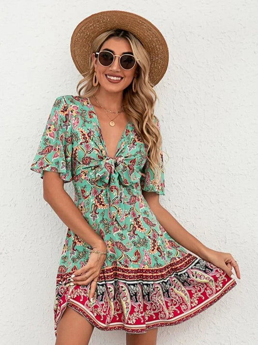 Delia | Stilfuld Paisley-Print Kjole med Bindebånd